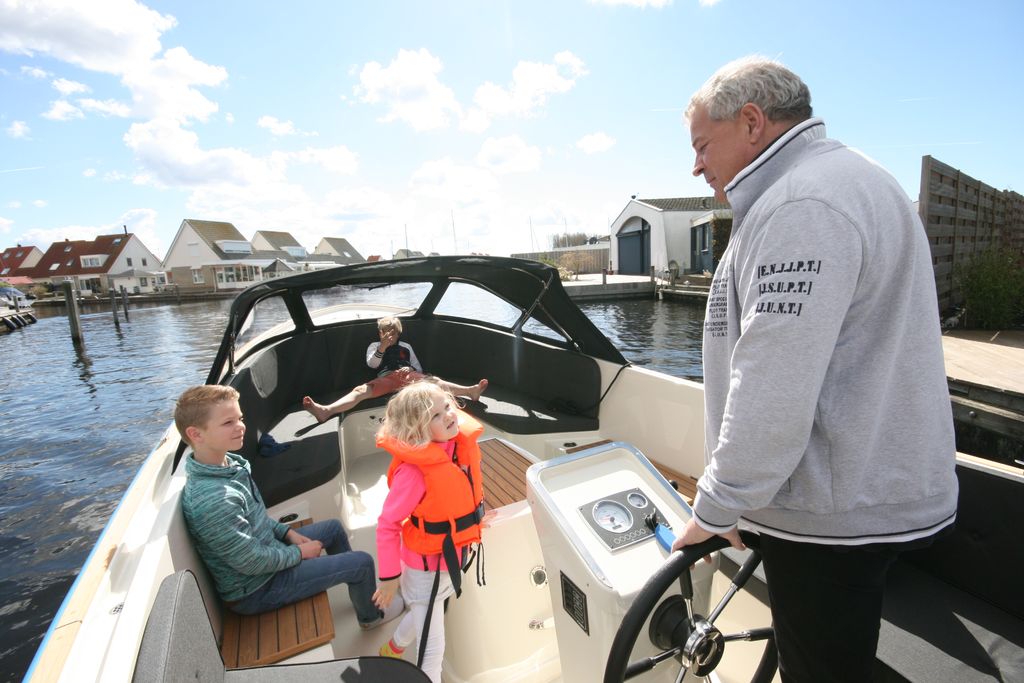 Aquaronde Bungalow am Wasser in Lemmer für 6 Personen (Niederlande) bei
