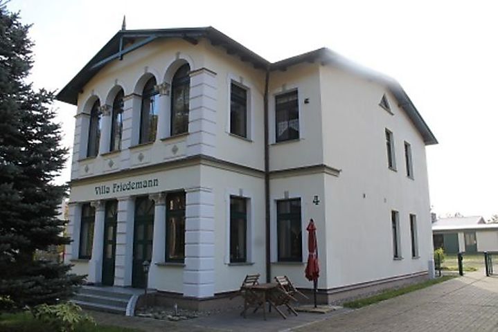 Villa Friedemann Ferienwohnung 3 Zum Wald In Zempin Fur 12 Personen 4 Schlafzimmer Hund Erlaubt Bei Tourist Online Buchen Nr