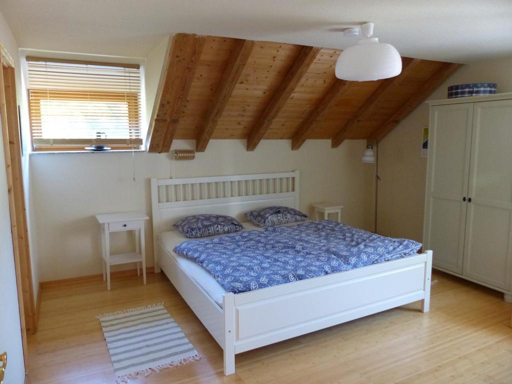 Dachwohnung Fichtennest: 2 Schlafzimmer mit jeweils Dusche / WC in ... Dachwohnung Fichtennest: 2 Schlafzimmer mit jeweils Dusche / WC in ...