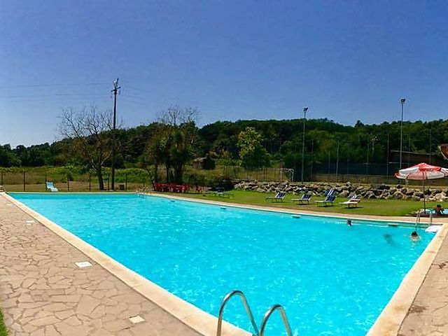 Gemutliches Ferienhaus In Rom Italien Mit Swimmingpool In Bracciano Fur 5 Personen 2 Schlafzimmer Bei Tourist Online Buchen Nr