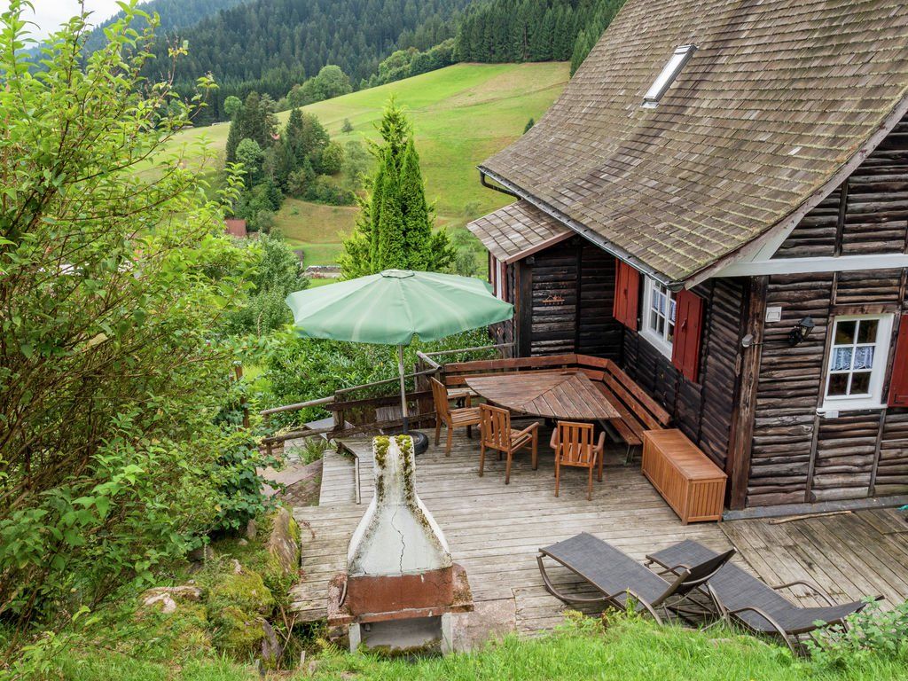 Ruhiges Ferienhaus in Reinerzau mit Terrasse, Garten, Grill in