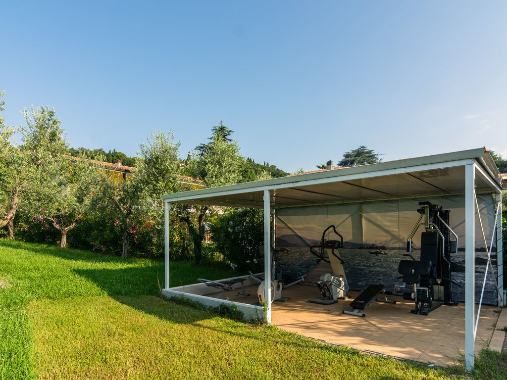 Ferienwohnung Modernes Herrenhaus mit Pool in Manerba del Garda in