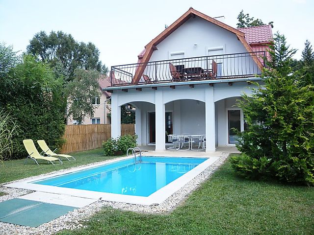 Ferienhaus Mit Garten Und Pool Nur 100 M Vom Strand In Siofok Fur 10 Personen 4 Schlafzimmer Hund Erlaubt Bei Tourist Online Buchen Nr 6318