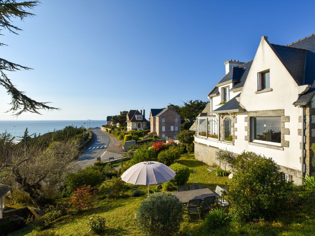 Wunderschones Ferienhaus Mit Meerblick In Erquy Bretagne Fur 7 Personen 4 Schlafzimmer Hund Erlaubt Bei Tourist Online Buchen Nr