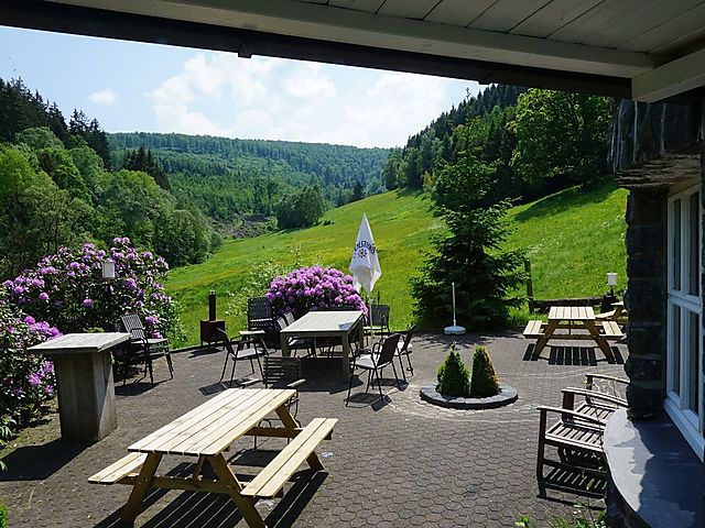 Charmantes Ferienhaus Mit Terrasse In Winterberg Fur 30 Personen 15 Schlafzimmer Bei Tourist Online Buchen Nr