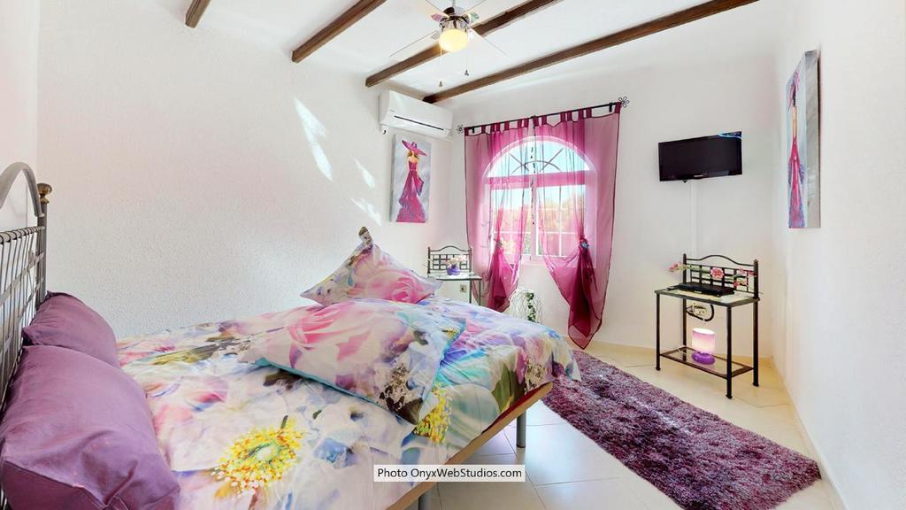 Ferienhaus ﻿Moderne Meerblick Villa, großer Pool + Palmengarten